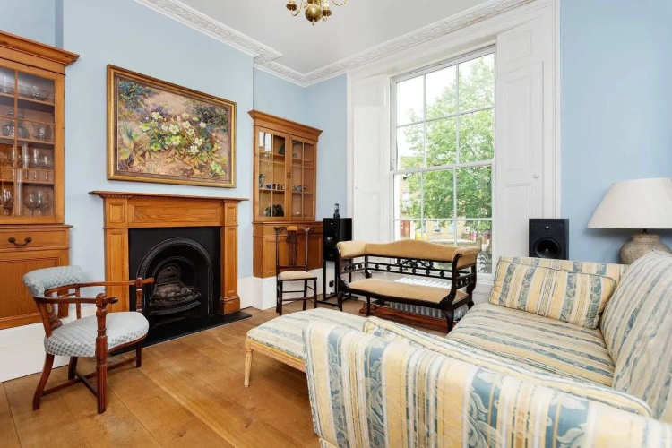 4 Bedrooms Cottage