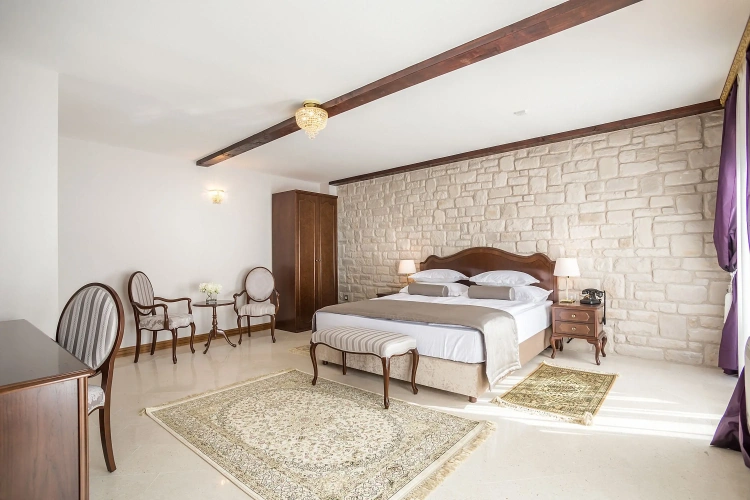 Deluxe Double Basement room