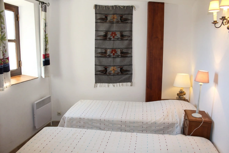 3 Bedrooms Cottage