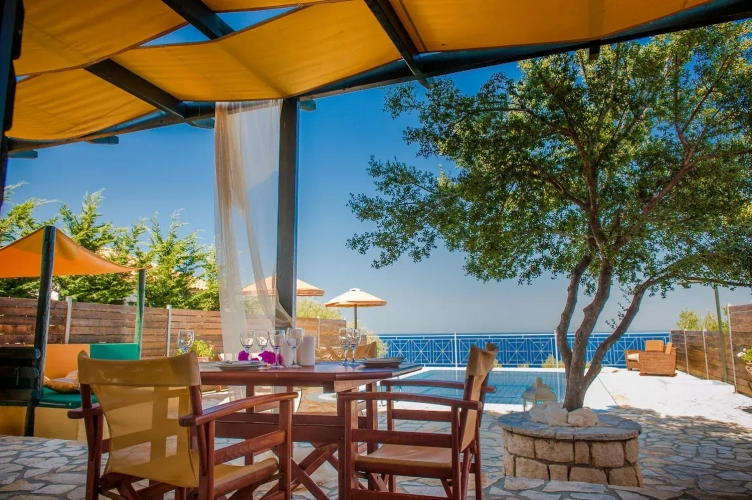 4 Bedrooms Sextuple Villa
