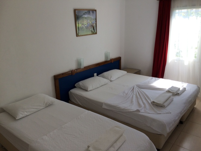 Standard Triple room
