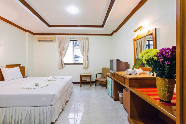 Standard Triple room