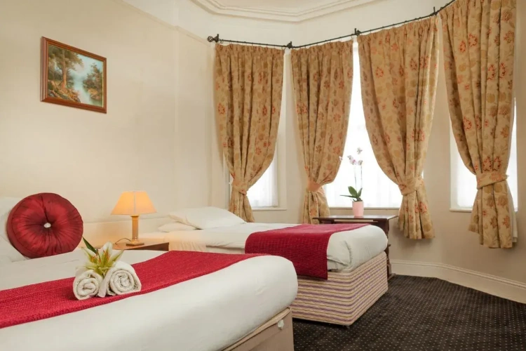 Standard Triple room