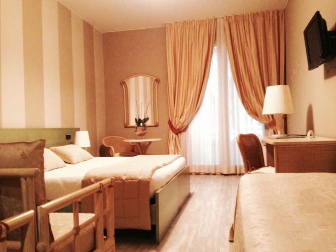 Standard Triple room