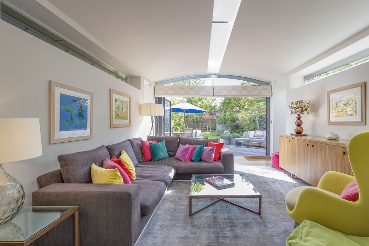 5 Bedrooms Cottage