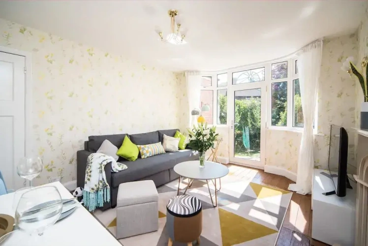 4 Bedrooms Cottage