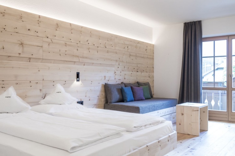 Classic Double room with balcony and with mountain view