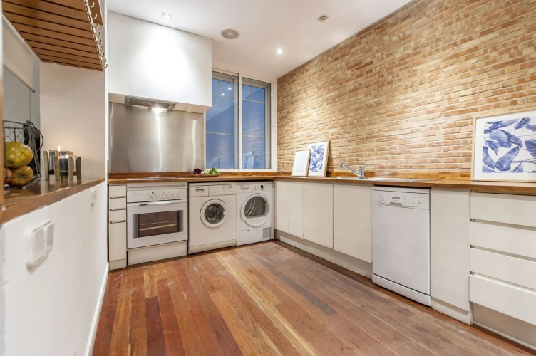 3 Bedrooms Apartment