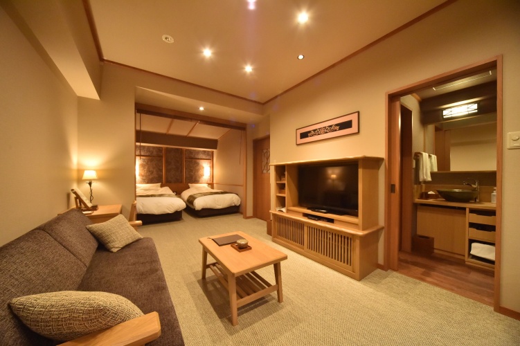 Standard Twin room with river view