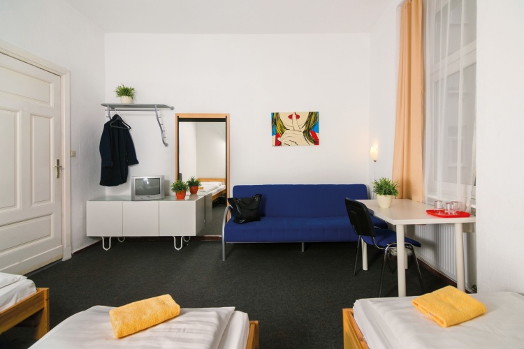 Standard Triple room