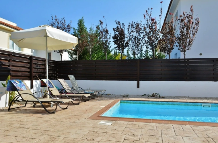 3 Bedrooms Sextuple Villa