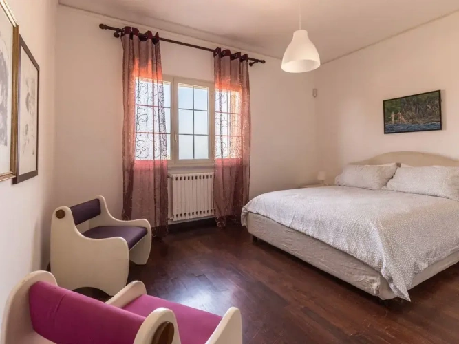 6 Bedrooms Villa