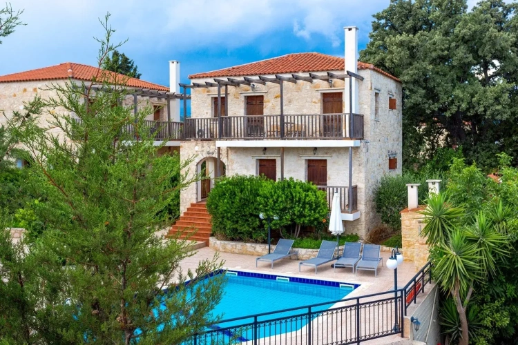 2 Bedrooms Villa