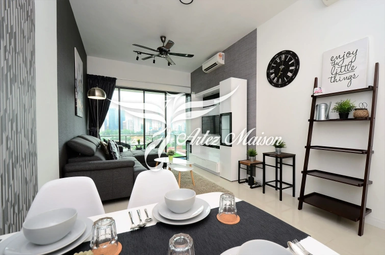 1 Bedroom Apartment with balcony and with city view