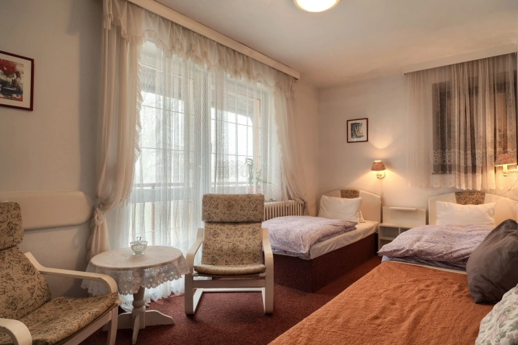 Standard Triple room