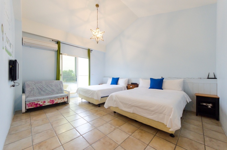 Standard Quadruple Family room with balcony