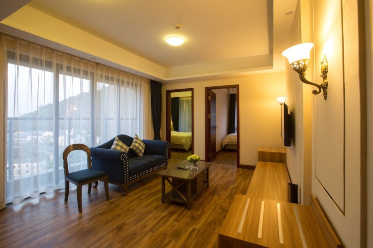Deluxe Suite