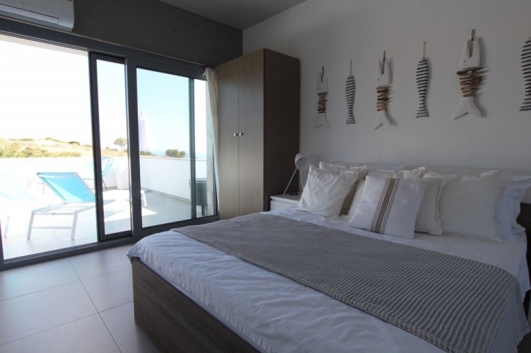 4 Bedrooms Villa