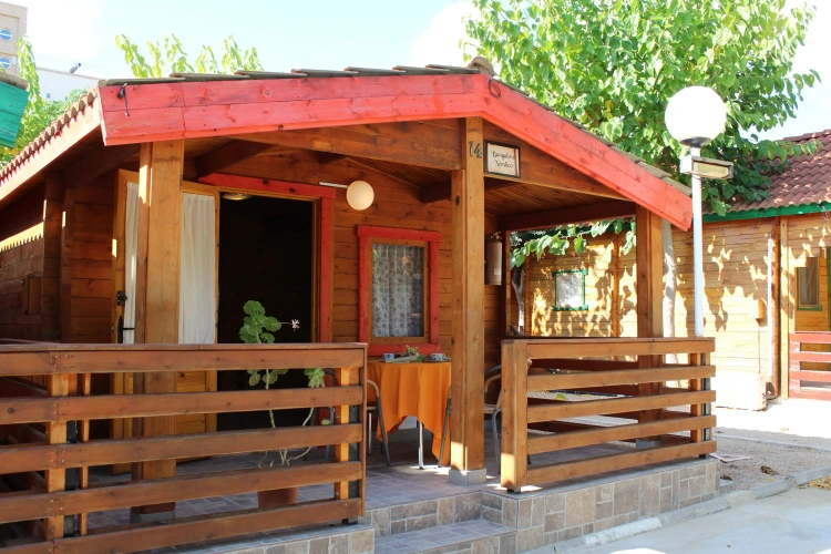 2 Bedrooms Bungalow