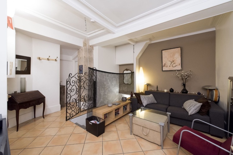 2 Bedrooms Quadruple Family Apartment