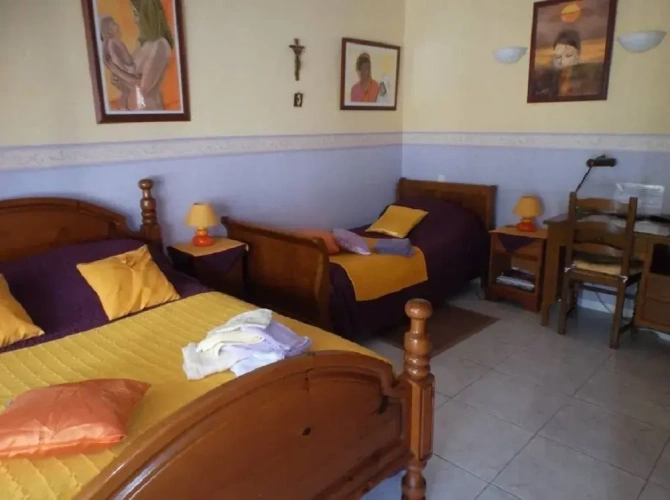 Standard Triple room