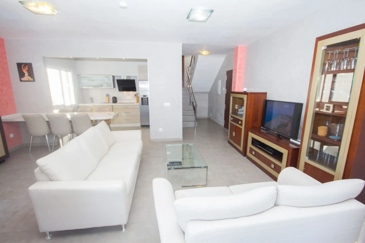 3 Bedrooms Apartment