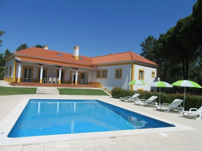 4 Bedrooms Villa