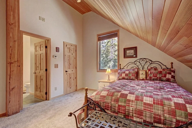 4 Bedrooms Cottage with balcony