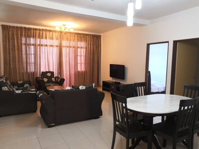 3 Bedrooms Apartment
