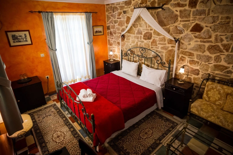 Standard room with balcony and with partial sea view