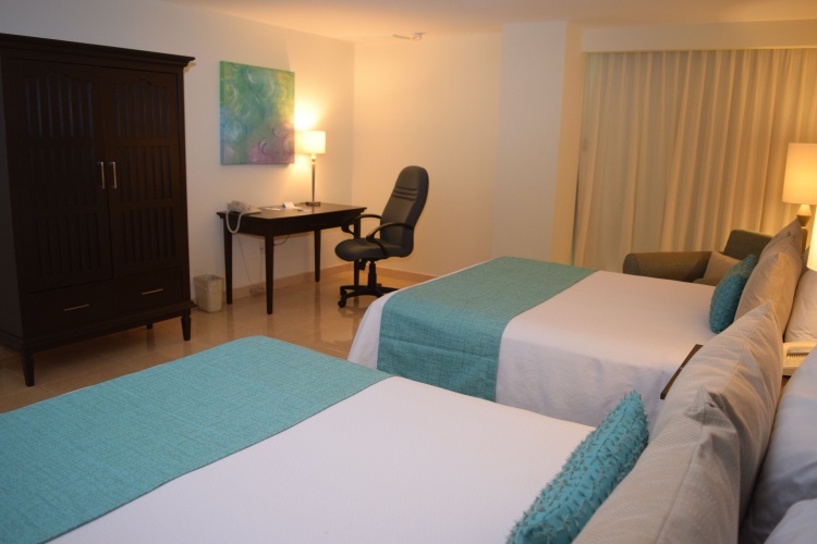 Standard Quadruple room with city view