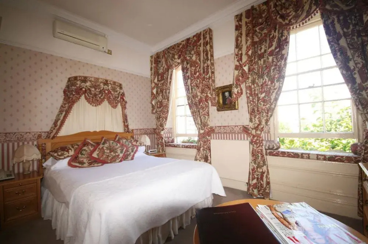 Cross House Hotel