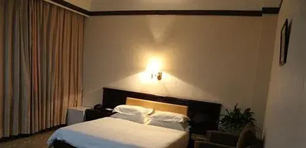 Urumqi Light Hotel