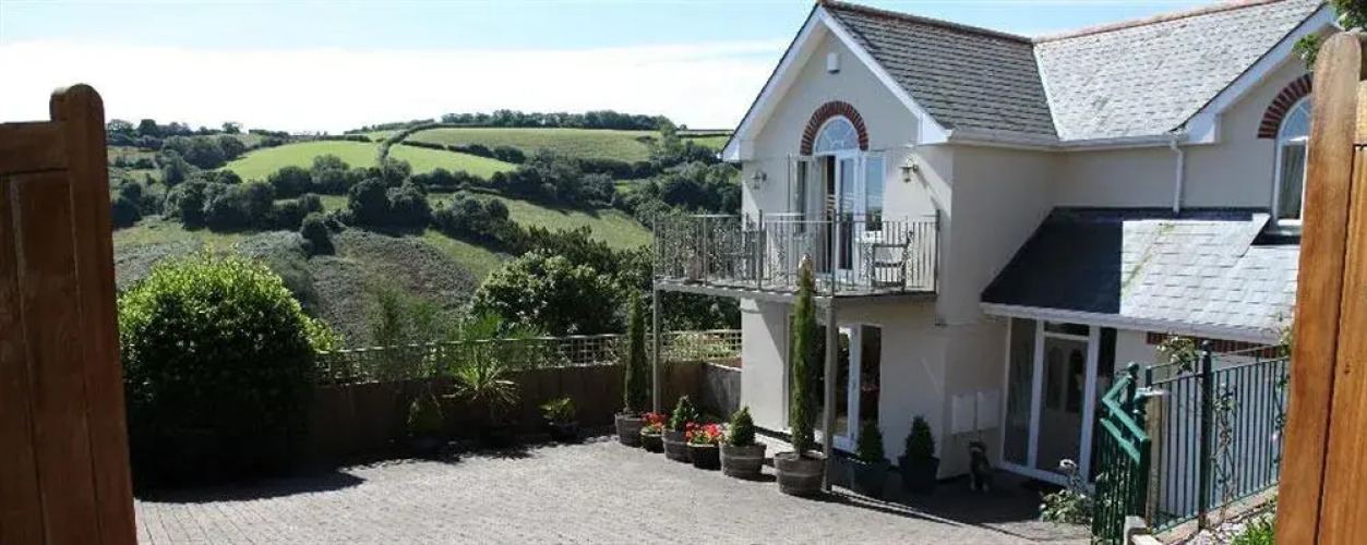 Appletree Court House Over view