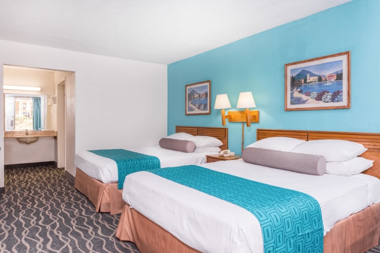 Standard Quadruple room