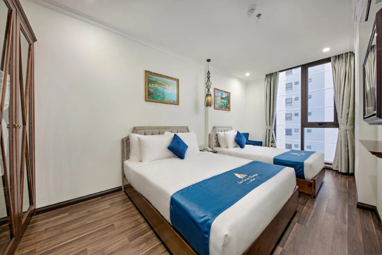 Bathtub Double Suite