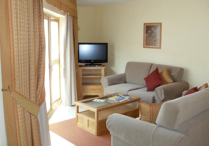 Classic Studio Apartment with Terrace