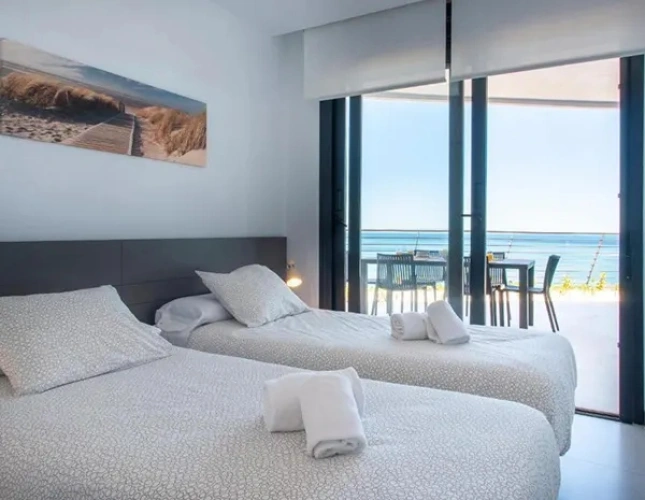 2 Bedrooms Apartment seafront