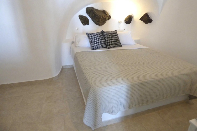 Cave Double Suite with Outdoor Jacuzzi