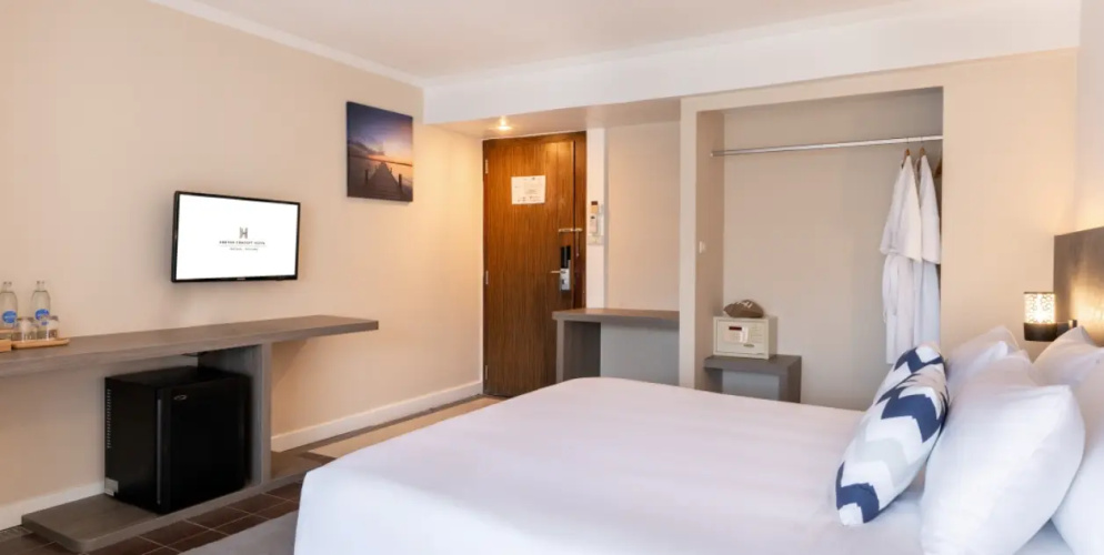 Deluxe Double room with balcony and with pool view