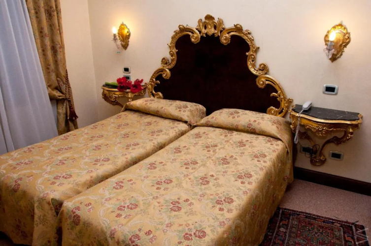 Hotel San Cassiano Residenza Depoca Ca Favretto photo 6
