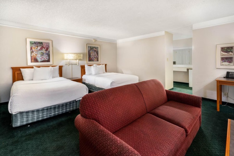Deluxe Quadruple Family Suite
