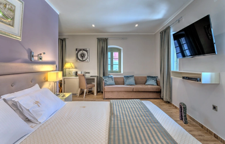Maria-Athena Suite