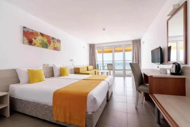 Superior Twin room with sea view