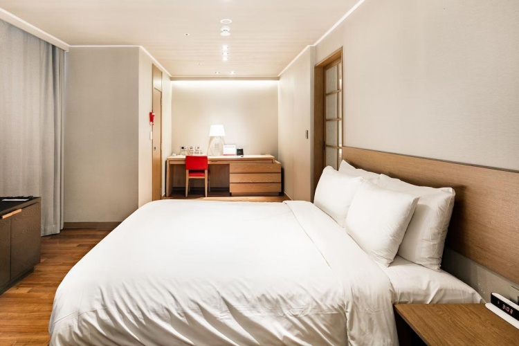 Corner Double Suite