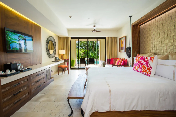 Swim Out Double Junior Suite
