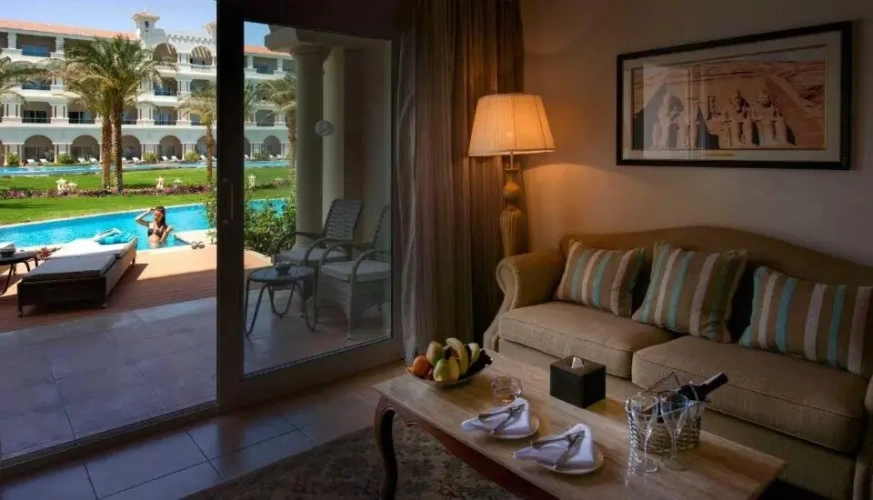 1 Bedroom Presidential Swim Up Double Suite