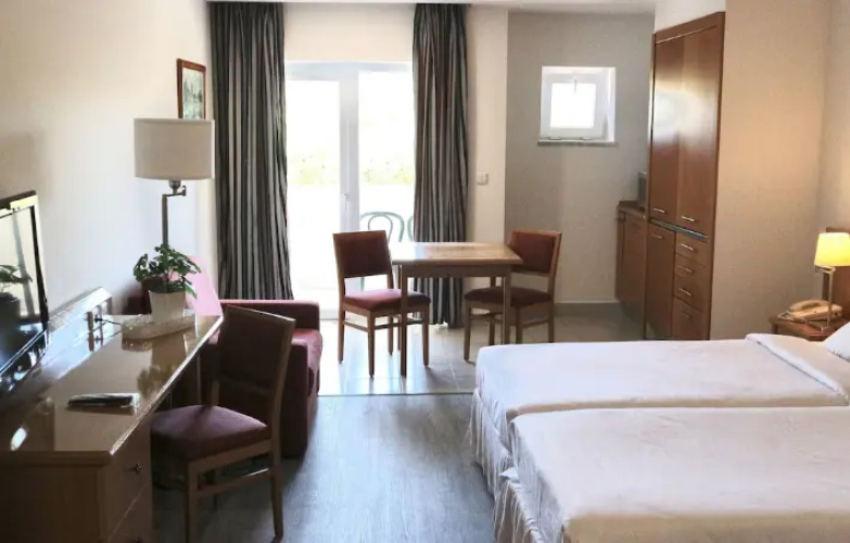 Castle View Twin Studio Apartment