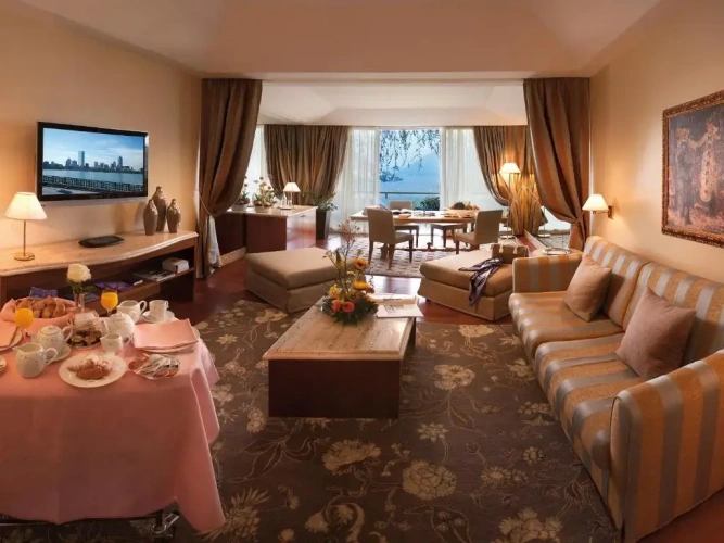 Signature Lake Double Suite