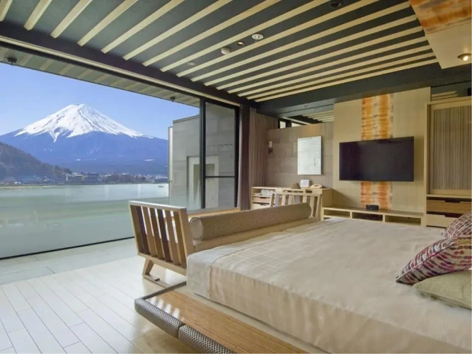 Corner Terrace Room